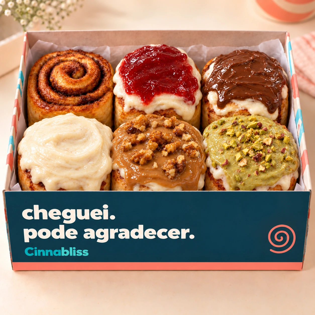 Box oficial C3 aberto, com laterais retas e seis bliss: sem cobertura, clássico, morango, Nutella, doce de leite com nozes e pistache